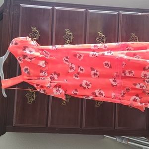 EUC Gorgeous on trend open shoulder dress